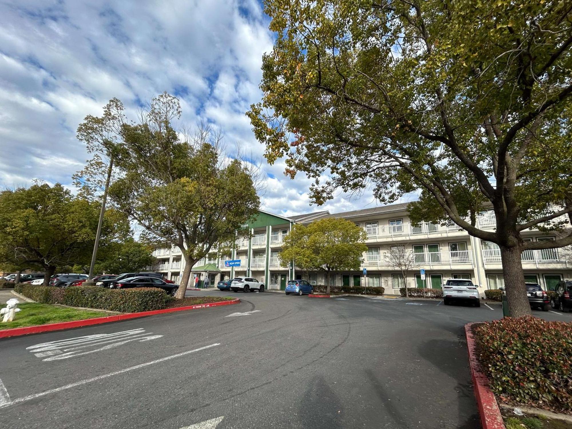 HomeTowne Studios by Red Roof Rancho Cordova Exterior foto